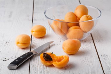 Sağlıklı kahvaltı için meyve crumble pasta