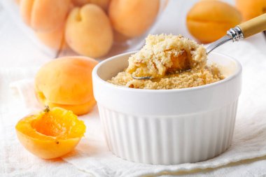 ravent crumble vanilyalı dondurma ile tart