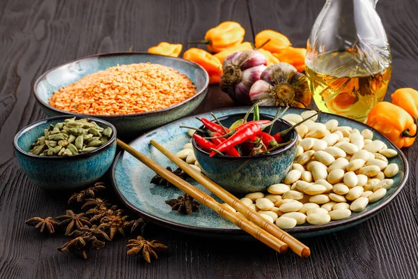 Bereit zum Kochen trockener roter Bohnen mit Chili — Stockfoto