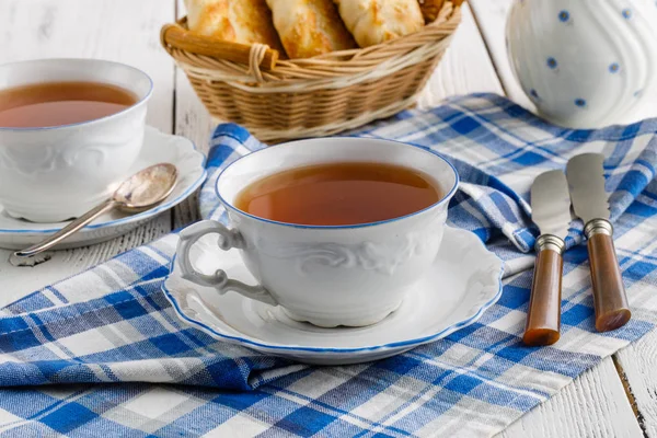 Csésze teát egy gyönyörű pohár — Stock Fotó