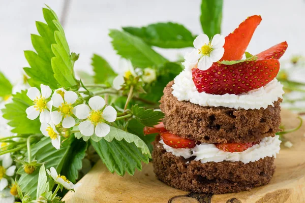 Tartaletas Pequeñas Con Fresas Mascarpone — Foto de Stock