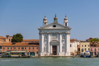 Venedik, İtalya, 11 Ağustos 2025: Zattere rıhtımındaki Gesuati Kilisesi.