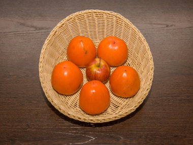 Sonbahar natürmort. Meyve sepeti.