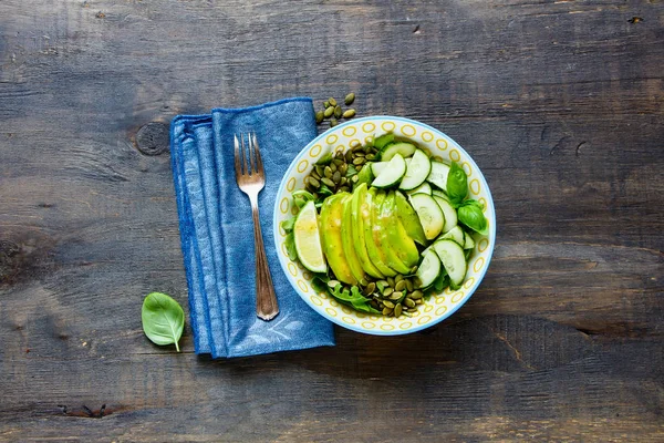 Green Summer Salad Avocado Arugula Cucumbers Pumpkin Seeds Dressing Bowl — Stock Photo, Image