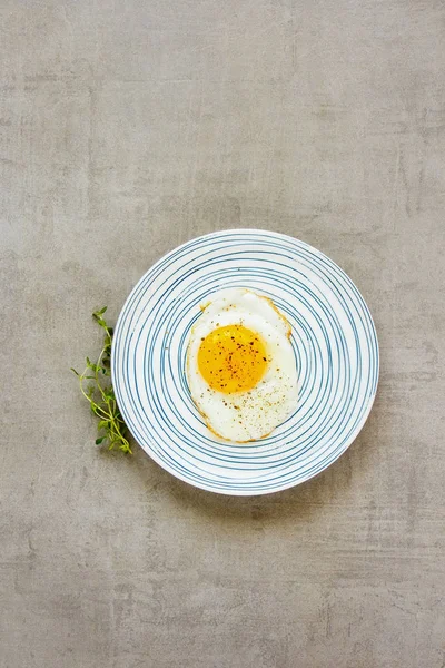 Food Breakfast Fried Egg Plate Light Stone Background Flat Lay — Stock Photo, Image