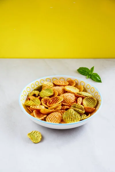 Egészséges Zöldség Chips Közelről Tál — Stock Fotó