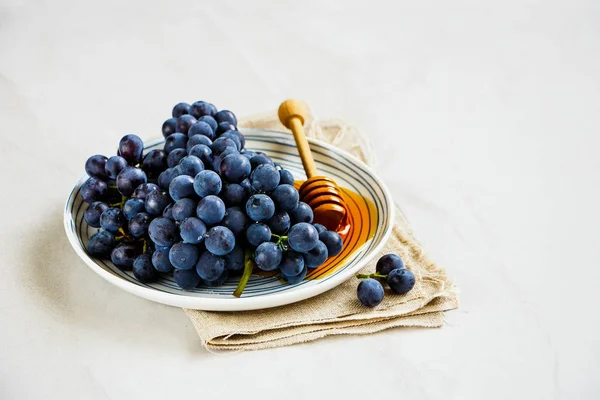 Fresh Grape Honey Plate Close — Stock Photo, Image