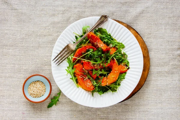 Salada Abóbora Semente Gergelim Quente Com Arugula Flat Lay — Fotografia de Stock