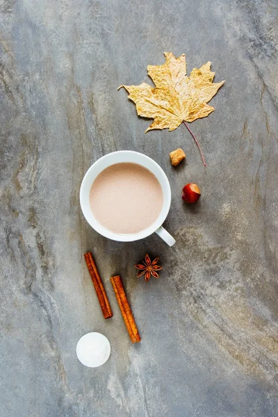 Composition Automne Avec Feuille Érable Plat Chocolat Chaud Automne Concept — Photo