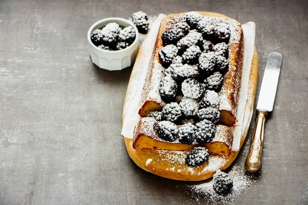 Pastel Casero Con Mora Azúcar Glaseado Para Las Vacaciones Cerca — Foto de Stock