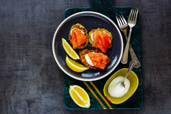 Flat Lay Homemade Zucchini Fritters Smoked Salmon Creme Frache — Stock Photo, Image