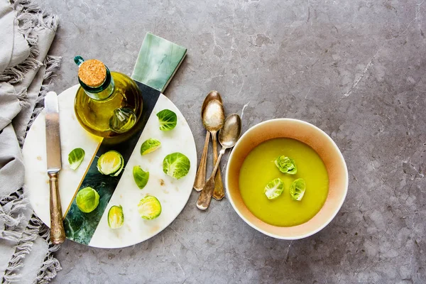 Sopa Creme Vegetal Brotos Bruxelas Sazonal Com Especiarias Tigela Brotos — Fotografia de Stock