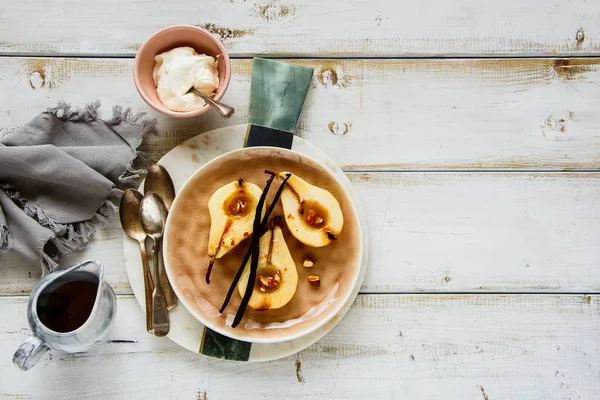 Delicious Sweet Pears Baked Vanilla Maple Syrup Almond White Wooden — Stock Photo, Image