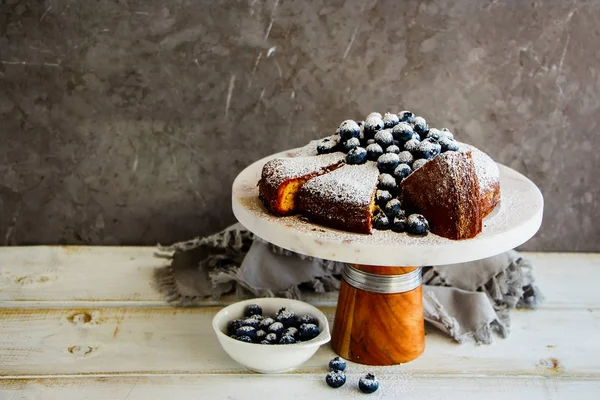 Pastel de arándanos recién horneado — Foto de Stock