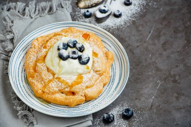 Küçük yaban mersini Pavlova