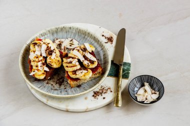 Muz hindistan cevizi cips çikolata tost