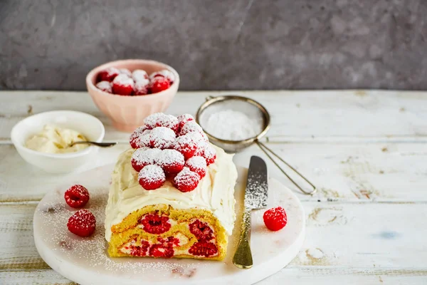 Délicieux gâteau aux framboises — Photo