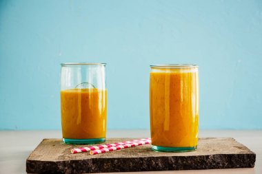 Mango muz zerdeçal smoothie