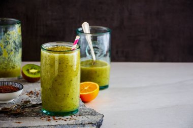 Yeşil smoothie kavanoz