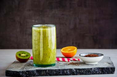 Yeşil smoothie kavanoz