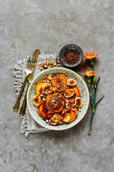 Panqueques con plátano — Foto de Stock