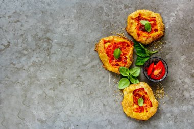 Mozzarella ve domates galette