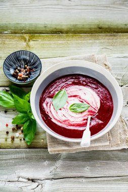 Pancar kremalı çorba.