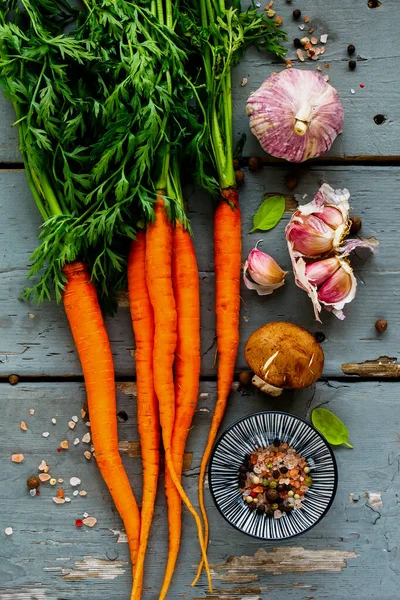 Ramo de zanahorias y verduras — Foto de Stock