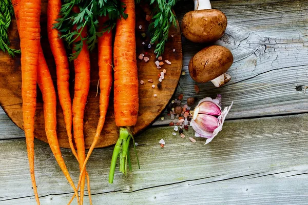 Bouquet de carottes et légumes — Photo