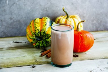 Balkabakları ve sıcak çikolata