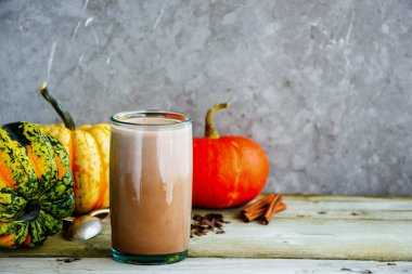 Balkabakları ve sıcak çikolata