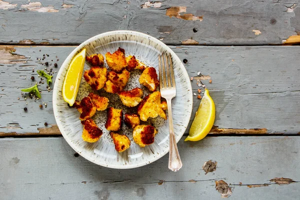 Coliflor asada en plato — Foto de Stock