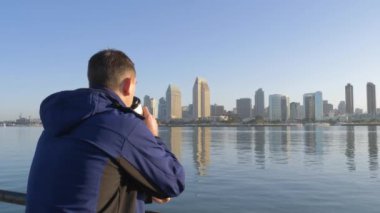 İçme kahve sabah San Diego şehir üzerinde dostum.