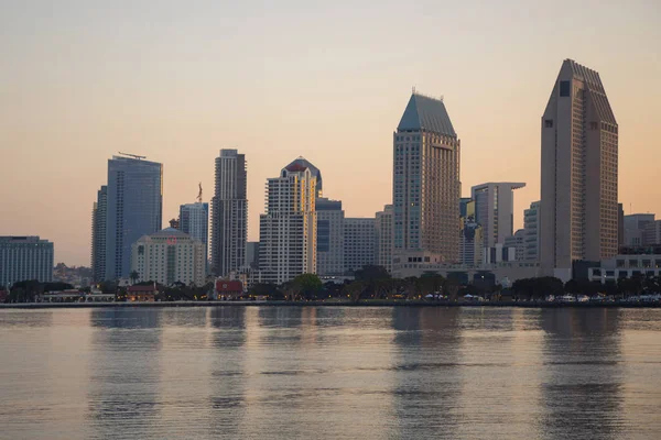 Vista del doutown de San Diego desde la isla de Coronado — Foto de Stock