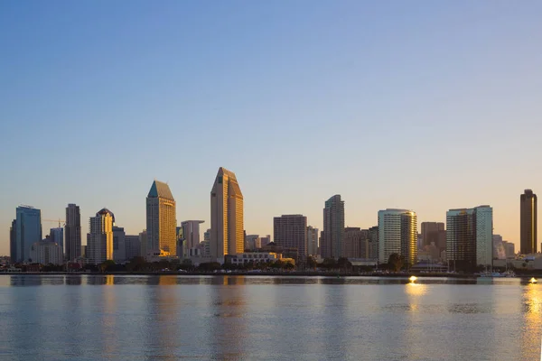 Vista del doutown de San Diego desde la isla de Coronado — Foto de Stock