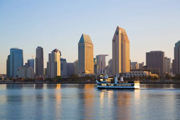 Vista del doutown de San Diego desde la isla de Coronado — Foto de Stock