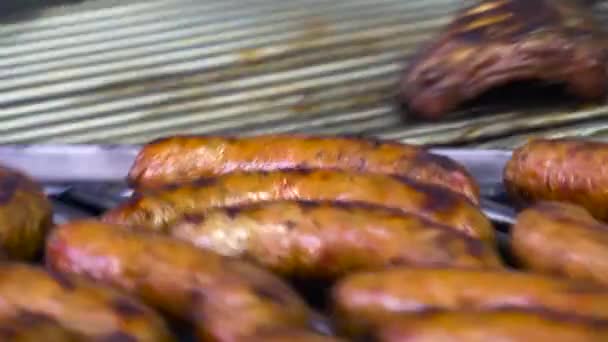 Grilled sausages. Ribs on grill. Close up. — Stock Video