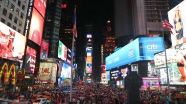 New York, Amerika Birleşik Devletleri - 22 Haziran 2016: Times Square New York şehri. Times Square ile neon sanat ve ticaret, Manhattan New York City, Amerika Birleşik Devletleri içinde ikonik bir sokak