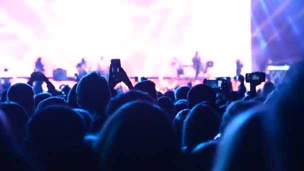 Fläkt Med Foto Konsert Festivalen Massor Människor Med Smartphone Påslagen — Stockvideo