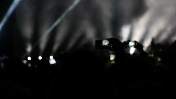 Fotokonzert vor der Bühne. — Stockvideo