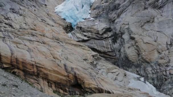 Derretimiento del glaciar Briksdal en Noruega, primer plano — Vídeos de Stock