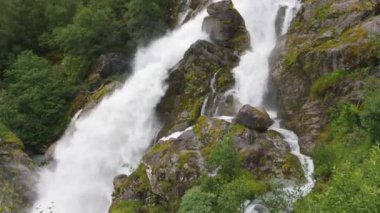 Norveç 'Te Briksdal Glacier 'Da sahne Şelalesi