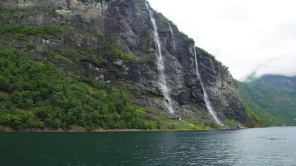 Şelaleler Seven Sisters, Geiranger Fjord, Norveç — Stok video