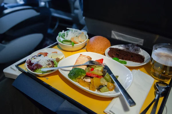 Food served on board of business class airplane — Stock Photo, Image