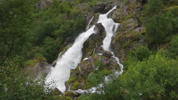 Vattenfall av landskap landskap i berg — Stockvideo
