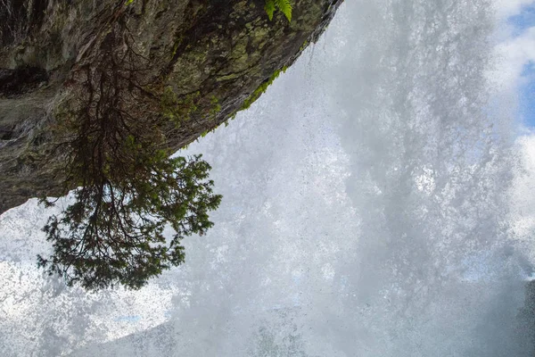 ノルウェーの Steinsdalsfossen 滝 — ストック写真