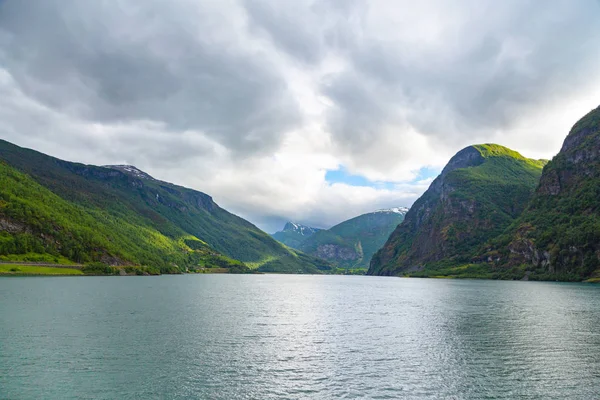 Фьорд в Норвегии - природа и туризм — стоковое фото