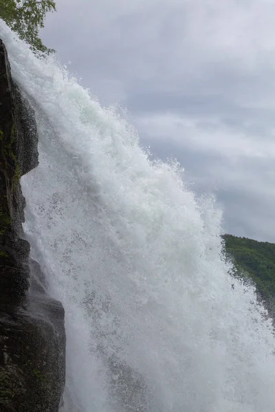 Steinsdalsfossen Υδατοπτωσεων στη Νορβηγια — Φωτογραφία Αρχείου