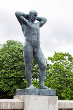 Vigeland Park'ta Gustav Vigeland heykeli