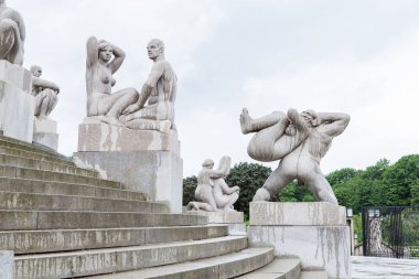 Vigeland Park'ta Gustav Vigeland heykeli